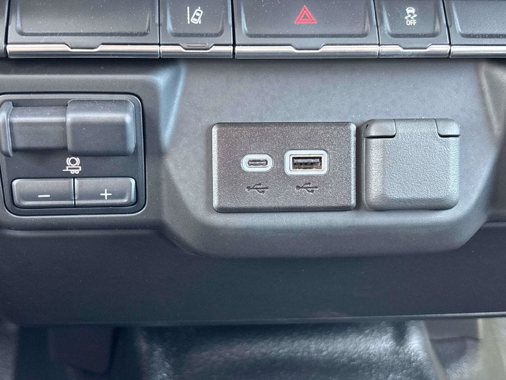 2025 GMC Sierra 3500HD Pro 146 WB