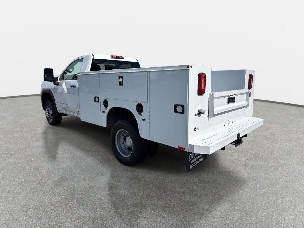 2025 GMC Sierra 3500HD Pro 146 WB