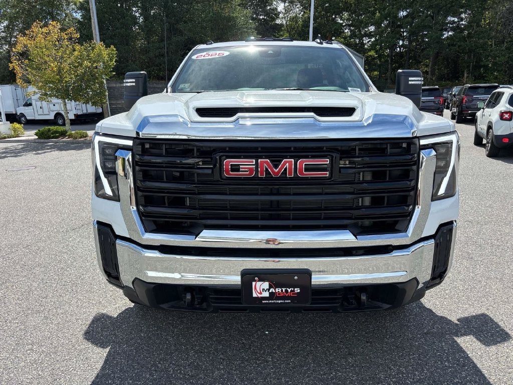 2025 GMC Sierra 3500HD Pro 146 WB