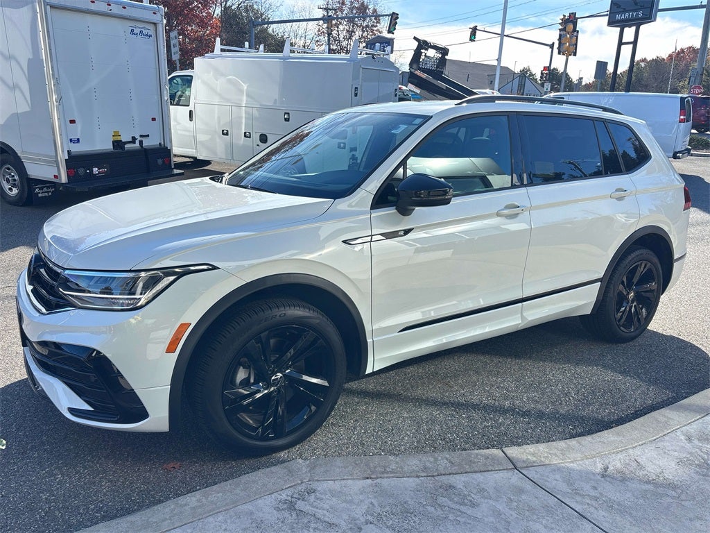 2024 Volkswagen Tiguan 2.0T SE R-Line Black