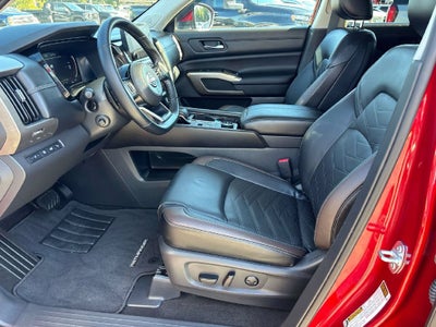 2024 Nissan Pathfinder Platinum