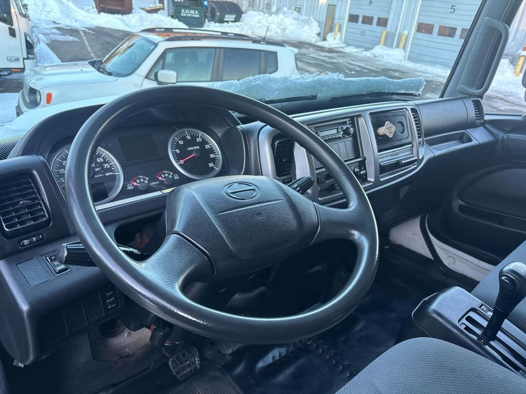 2013 Hino 268 24 FOOT BOX WITH LIFTGATE