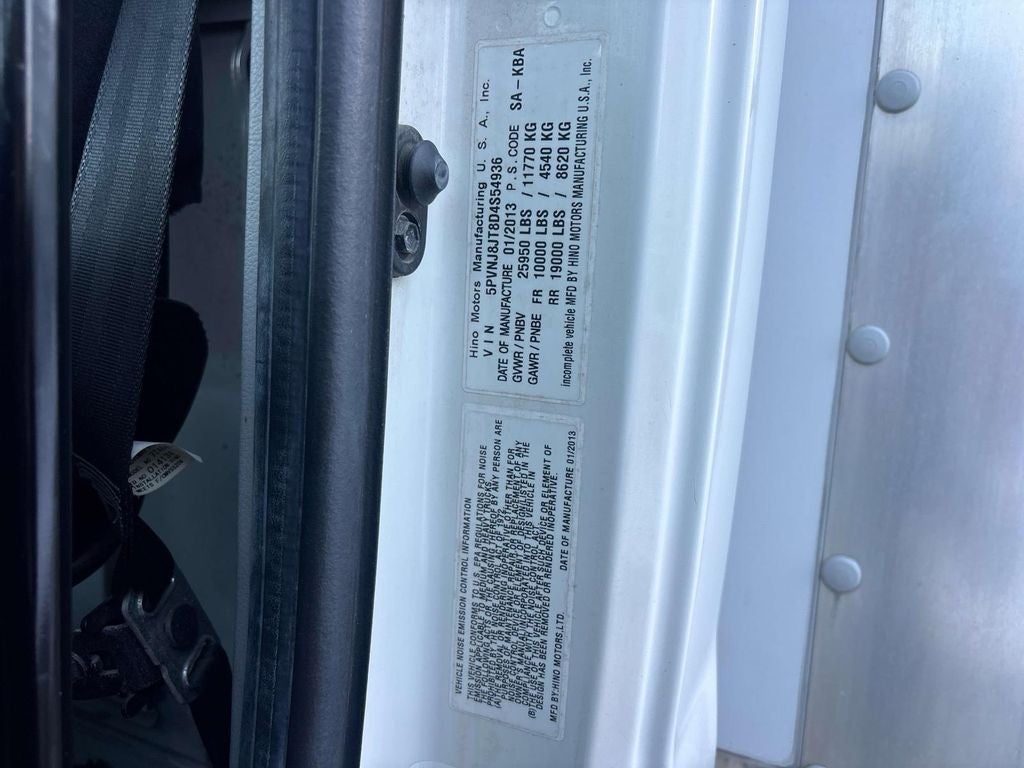 2013 Hino 268 24 FOOT BOX WITH LIFTGATE