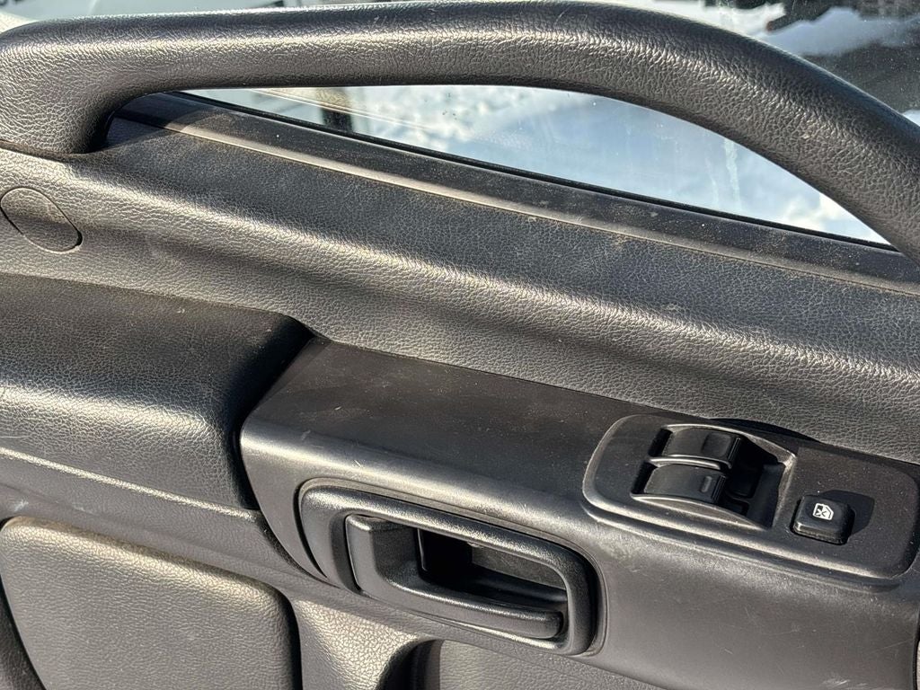 2013 Hino 268 24 FOOT BOX WITH LIFTGATE