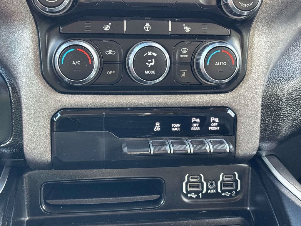 2020 RAM 1500 Big Horn Crew Cab 4x4 5'7" Box