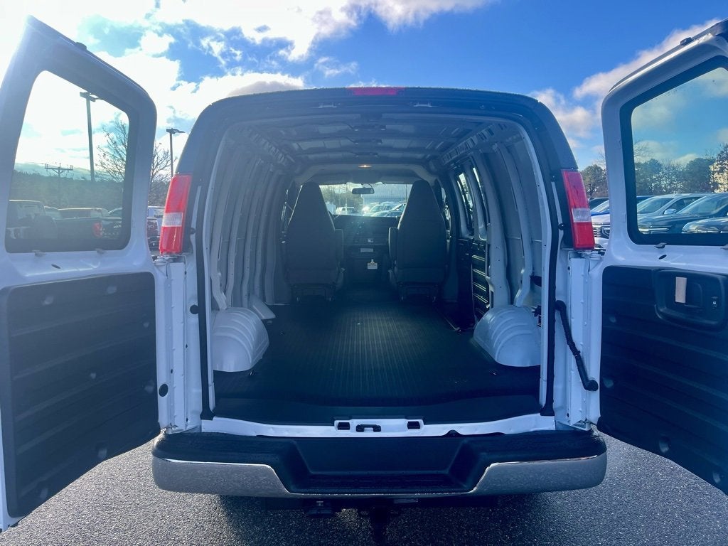 2025 Chevrolet Express Cargo 2500 WT