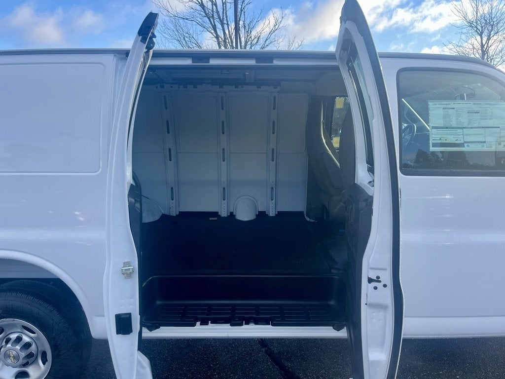 2025 Chevrolet Express Cargo 2500 WT