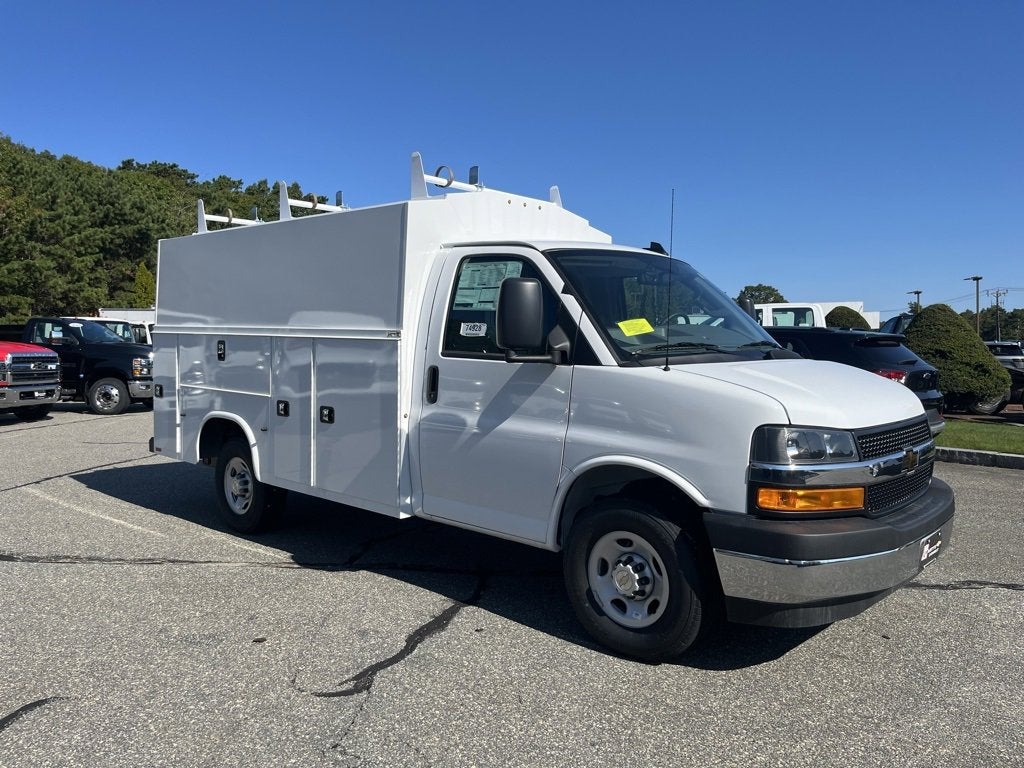 2025 Chevrolet Express Cutaway 3500 1WT