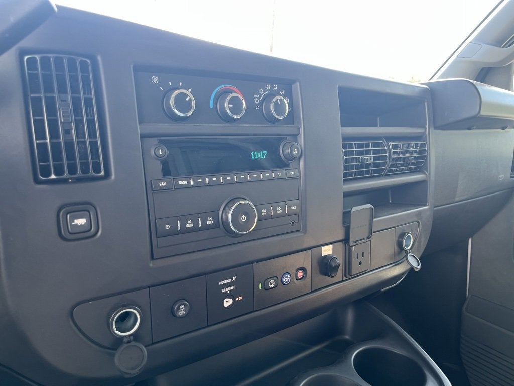 2025 Chevrolet Express Cutaway 3500 1WT