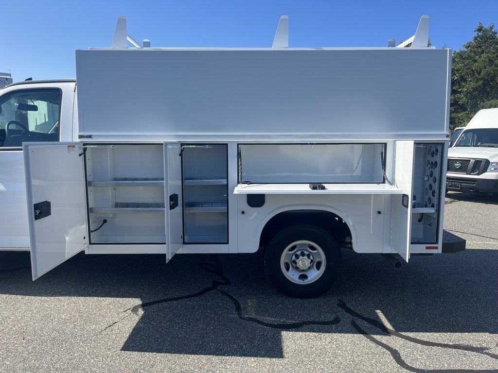 2025 Chevrolet Express Cutaway 3500 1WT