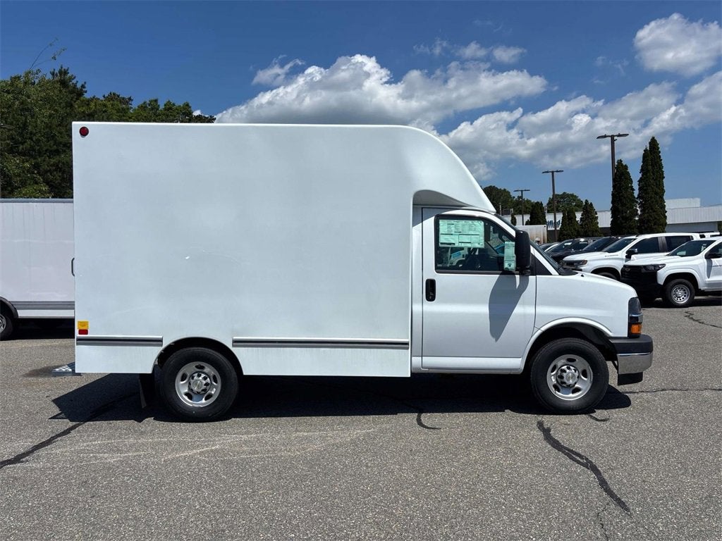 2025 Chevrolet Express Cutaway 3500 1WT