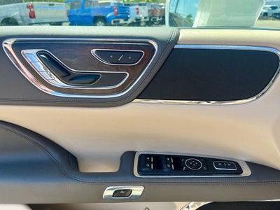 2017 Lincoln Continental Select