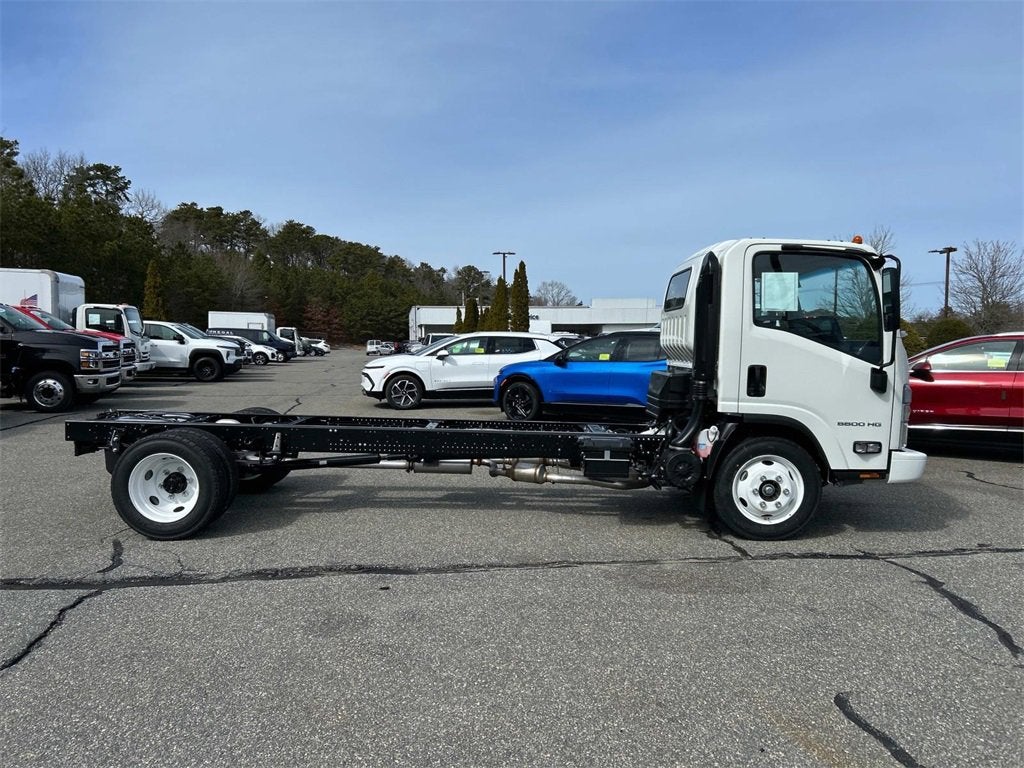 2025 Chevrolet Low Cab Forward 5500 HG Base